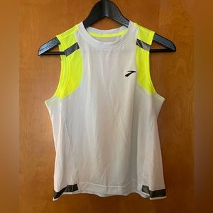 NWOT Brooks running tank